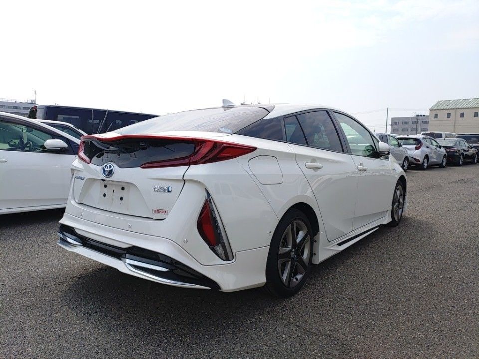 2019 Toyota Prius PHEV auction photo 2