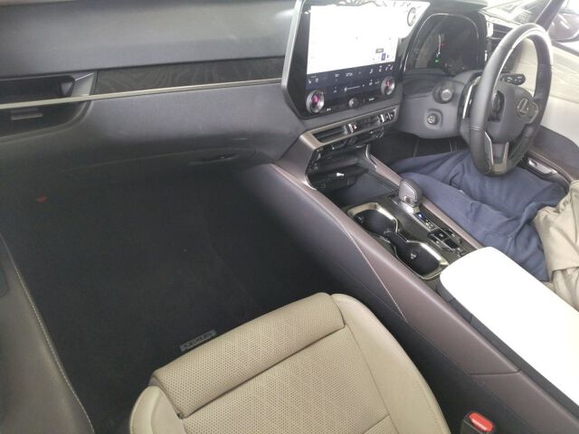 2023 Lexus RX RX350HバージョL auction photo 3