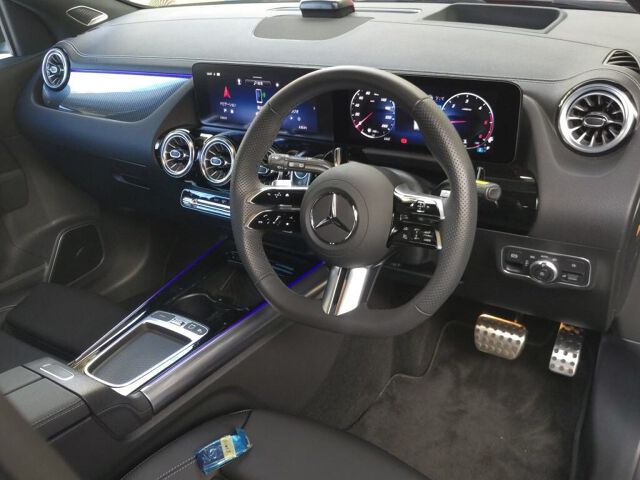 2025 Mercedes-Benz GLA-Class GLA200D4MAMG 4WD auction photo 3