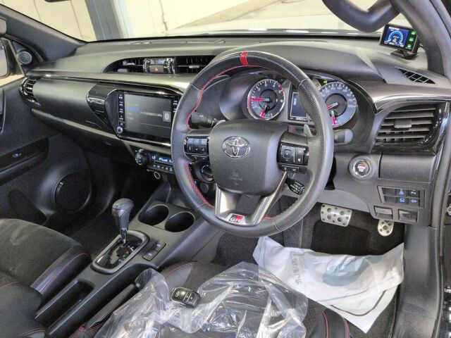 2022 Toyota Hilux Z GR Sport 4WD auction photo 6