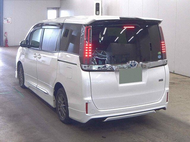2018 Toyota Noah HV G auction photo 2