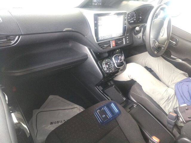 2018 Toyota Noah HV G auction photo 3