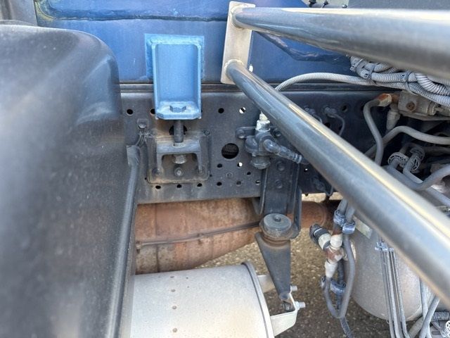 2011 Isuzu Forward タンク auction photo 16