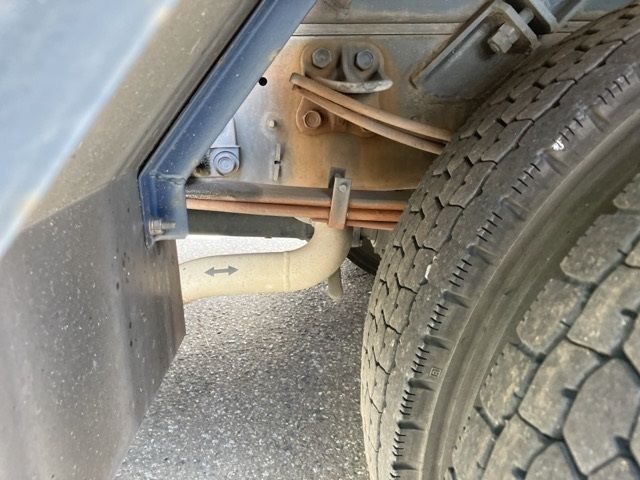2011 Isuzu Forward タンク auction photo 9