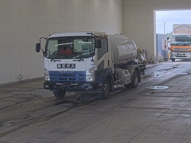 2011 Isuzu Forward タンク Japan auction vehicle