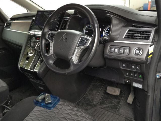 2022 Mitsubishi Delica D:5 P 4WD auction photo 3