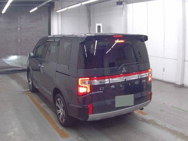 2022 Mitsubishi Delica D:5 P 4WD auction photo 2