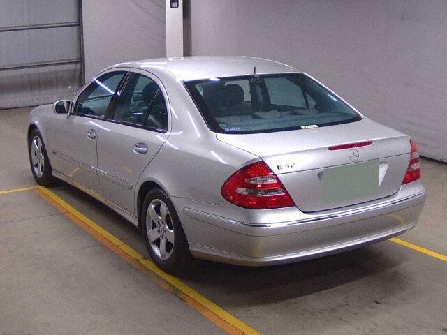 2004 Mercedes-Benz E-Class E320アバンギャルト auction photo 2