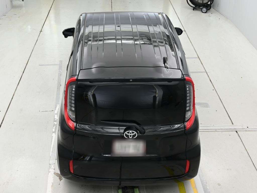 2022 Toyota Sienta Z auction photo 8