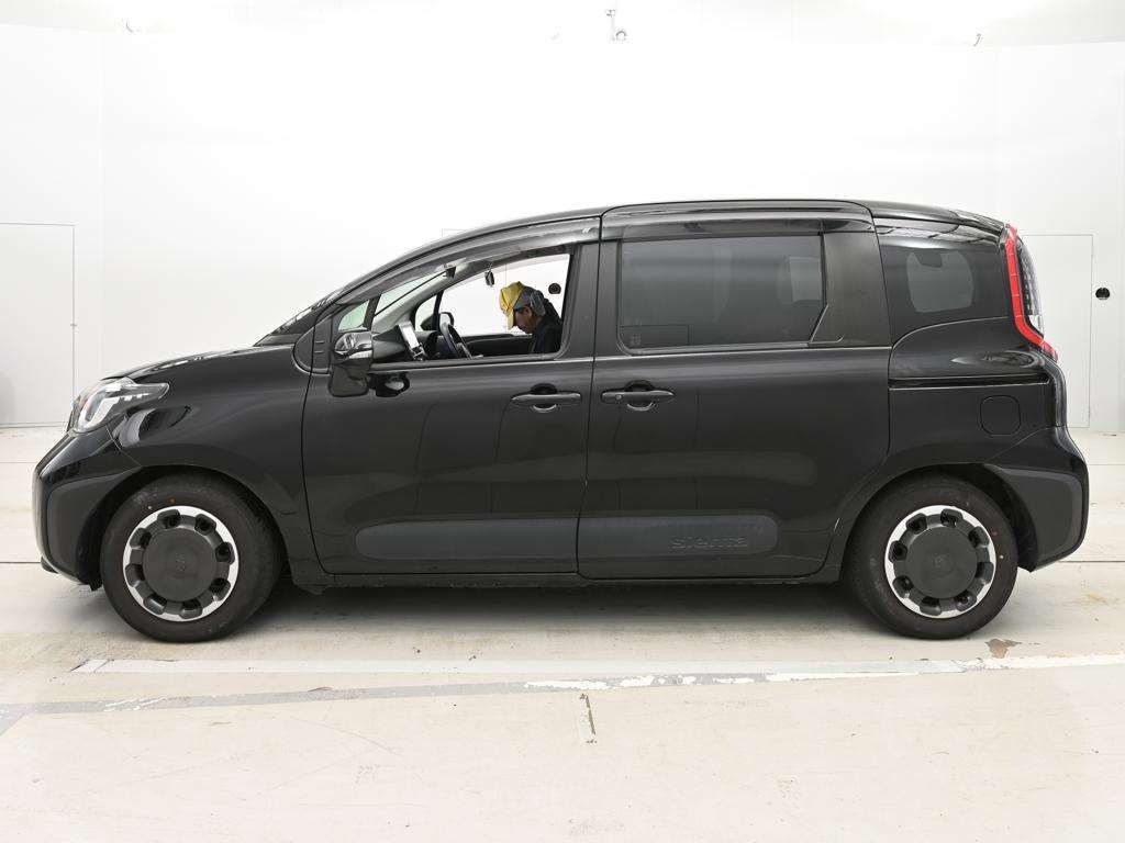 2022 Toyota Sienta Z auction photo 4