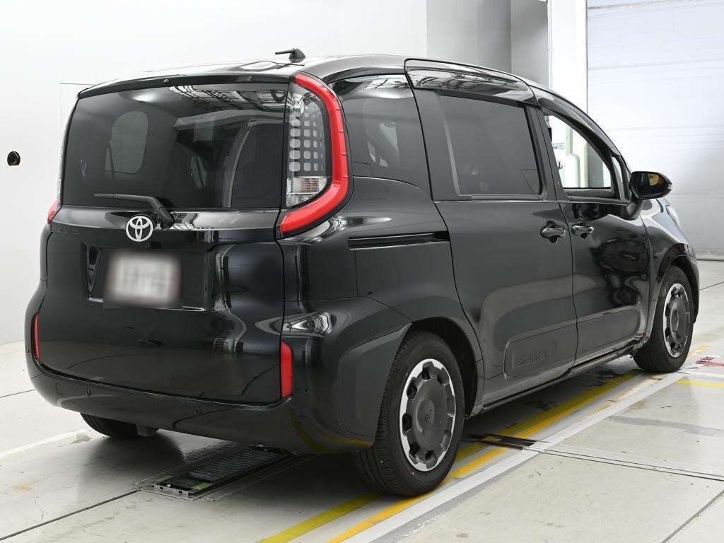 2022 Toyota Sienta Z auction photo 2
