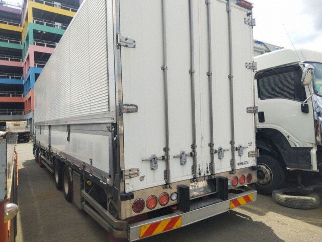 2012 Isuzu Giga auction photo 2