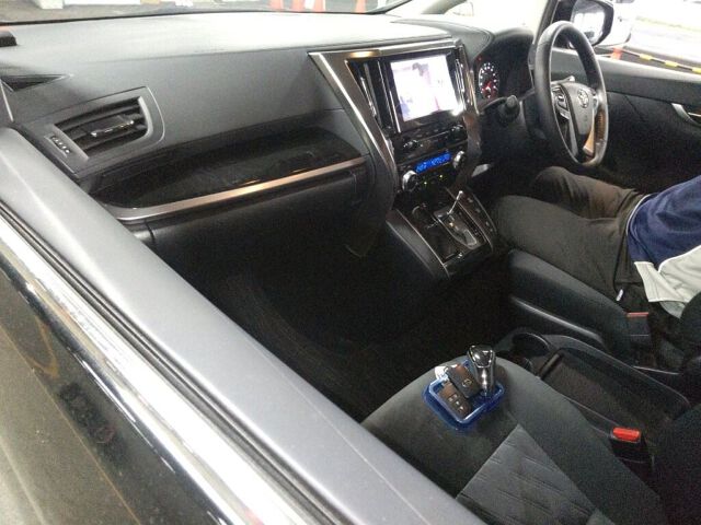 2021 Toyota Alphard 2.5S auction photo 3