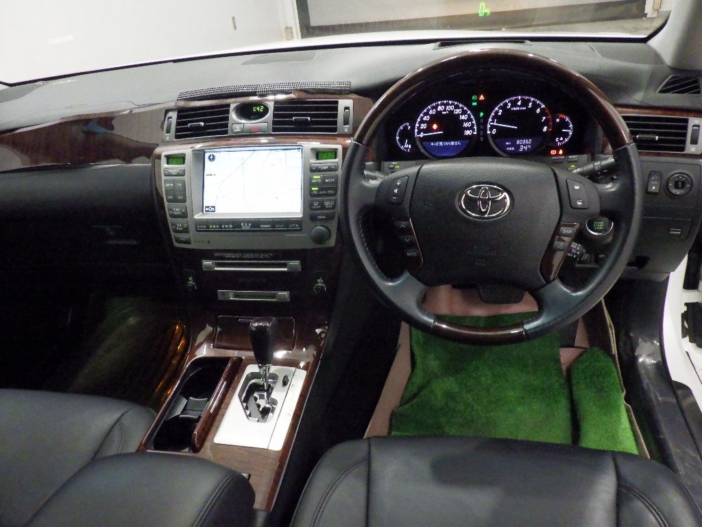 2007 Toyota クラウンマジェスタ SED C-type F package auction photo 3