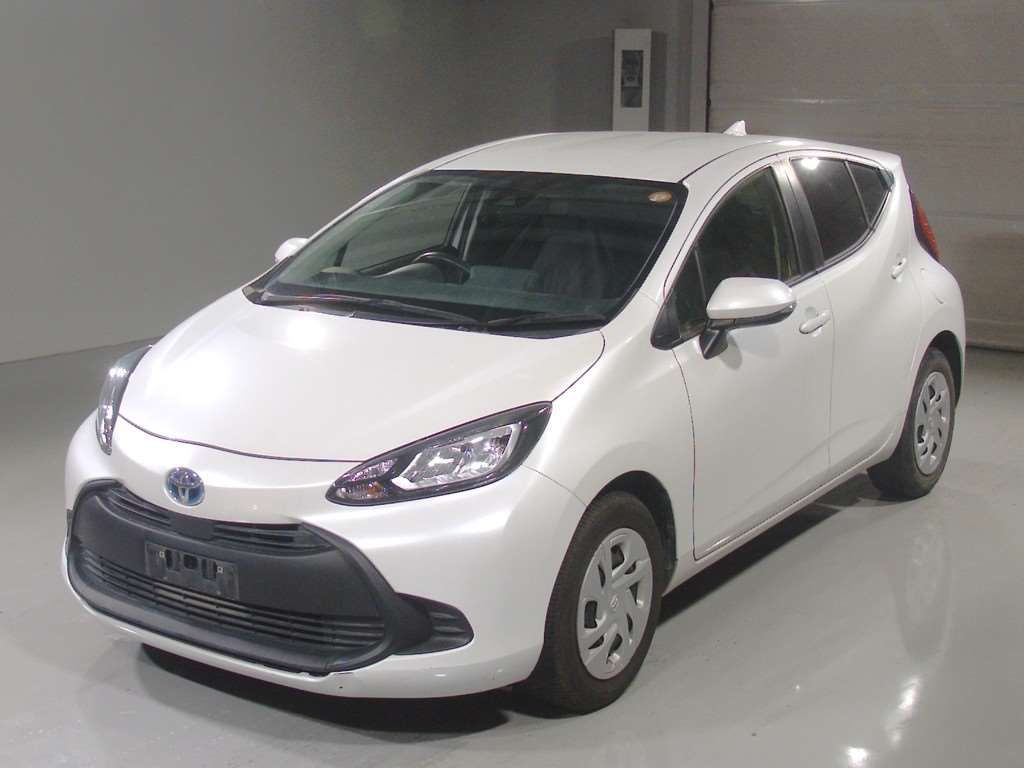 2022 Toyota Aqua X Japan auction vehicle