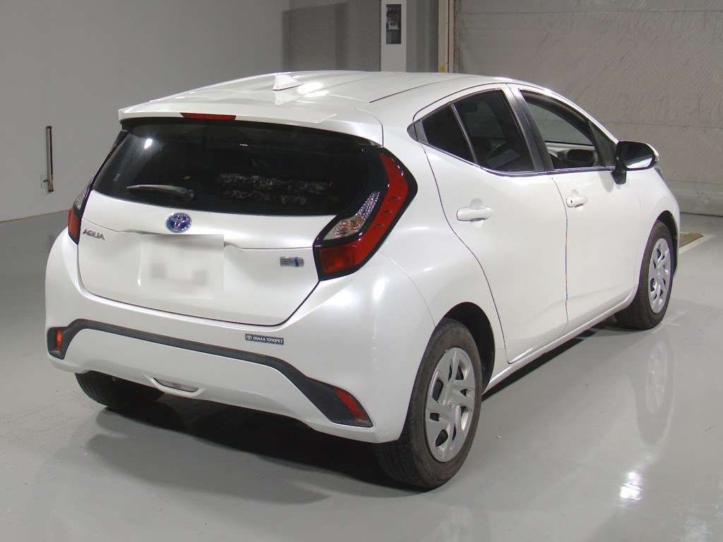 2022 Toyota Aqua X auction photo 2