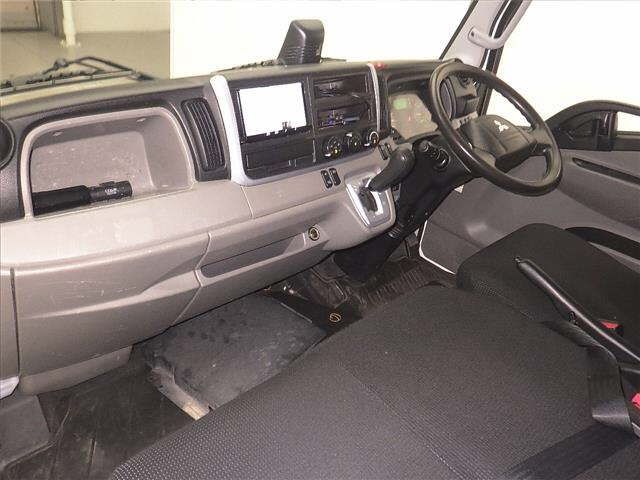 2019 Mitsubishi Fuso Canter 4WD 2t Aluminum Van auction photo 4
