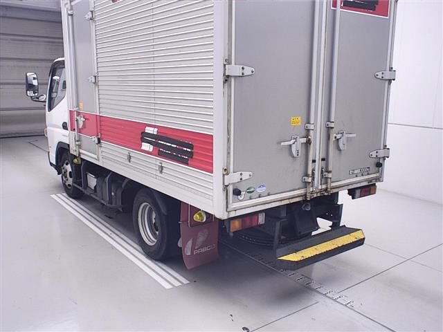 2019 Mitsubishi Fuso Canter 4WD 2t Aluminum Van auction photo 2