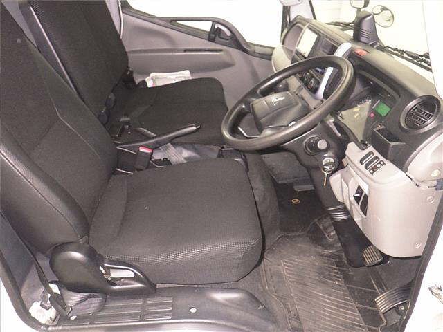 2019 Mitsubishi Fuso Canter 4WD 2t Aluminum Van auction photo 5