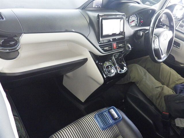 2019 Toyota Noah SI WXB 2 auction photo 3