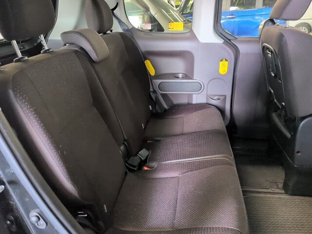 2013 Toyota Spade G auction photo 6