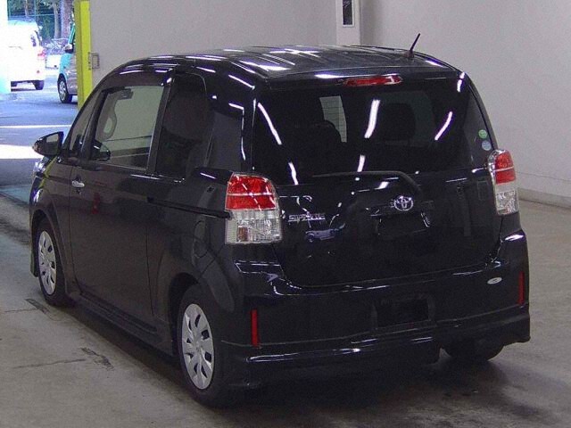 2013 Toyota Spade G auction photo 2