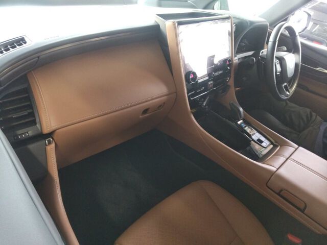 2025 Toyota Vellfire Z Premier auction photo 3