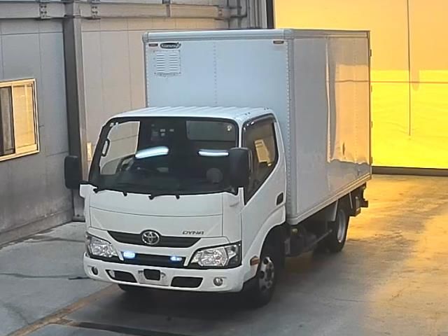 Japan Auction Vehicles 10 2017 Toyota Dyna Van auction photo