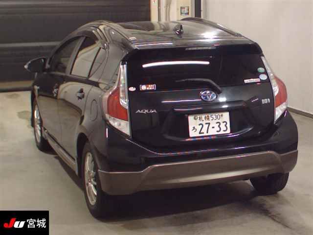 2015 Toyota Aqua Xアーバン auction photo 2