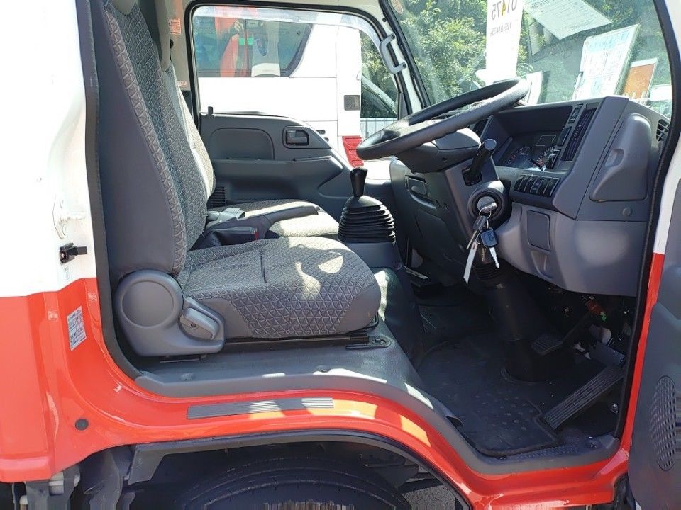 2018 Isuzu Elf auction photo 3