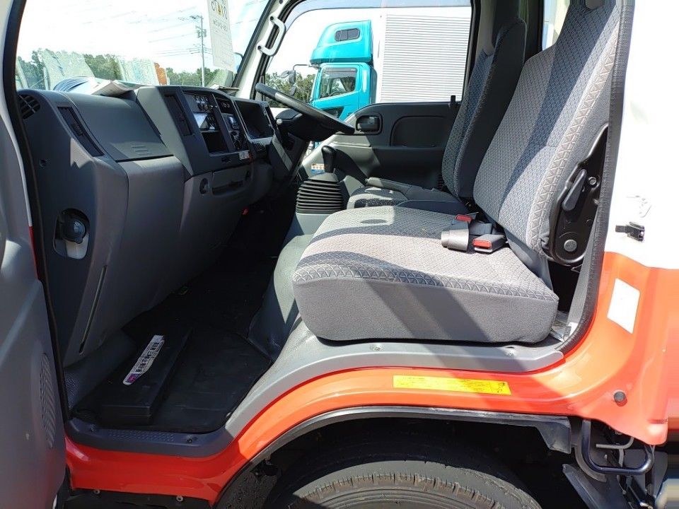 2018 Isuzu Elf auction photo 16