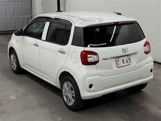 2021 Toyota Passo X auction photo 2