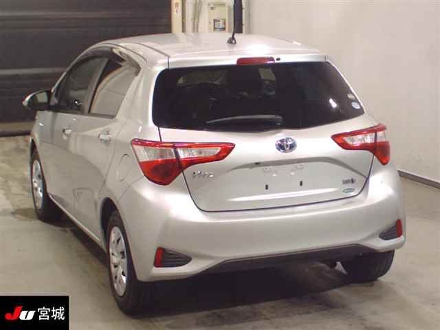 2018 Toyota Vitz ハイブリッドFセーフティエディ auction photo 2