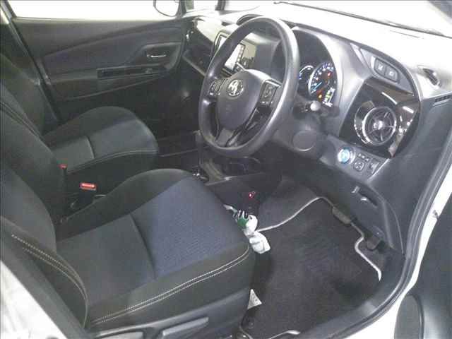 2018 Toyota Vitz ハイブリッドFセーフティエディ auction photo 4