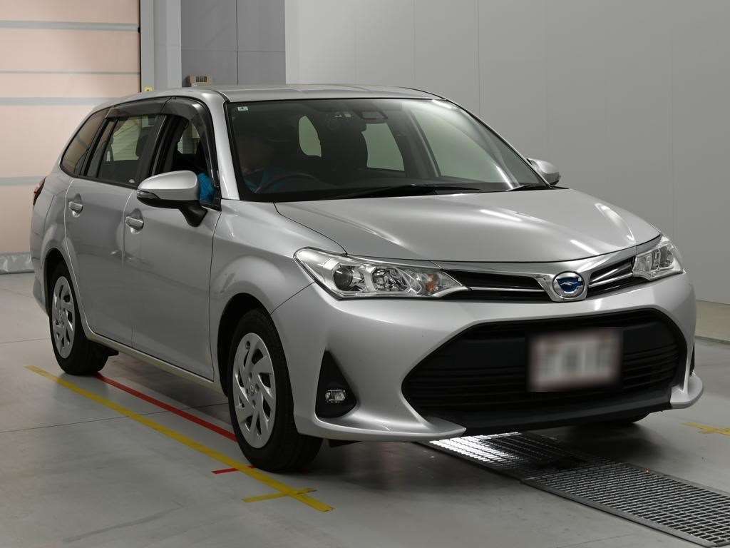 2022 Toyota Corolla Fielder ハイブリッド EX auction photo 5