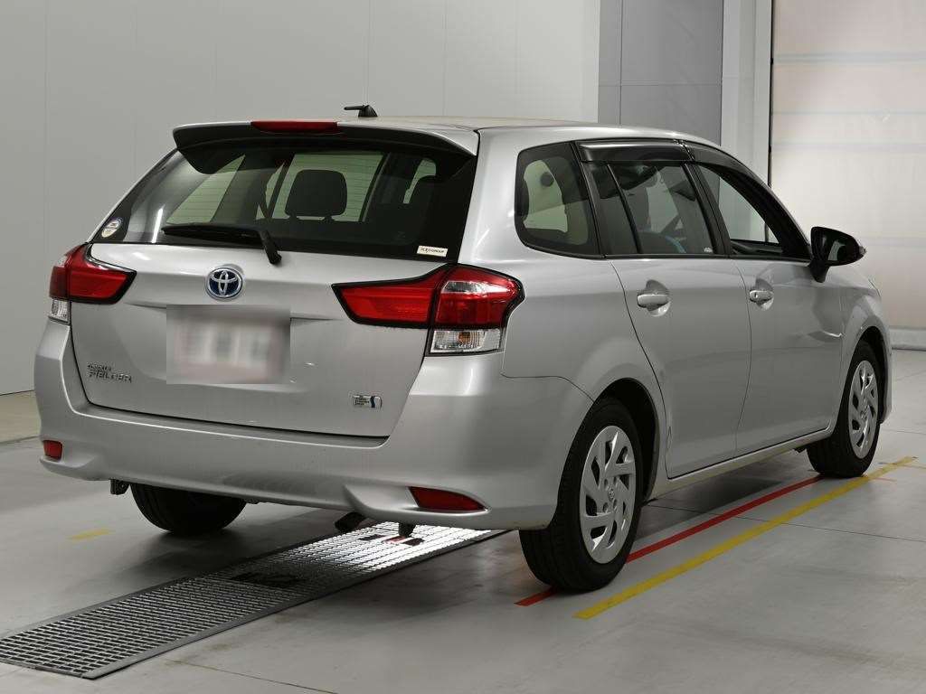 2022 Toyota Corolla Fielder ハイブリッド EX auction photo 2