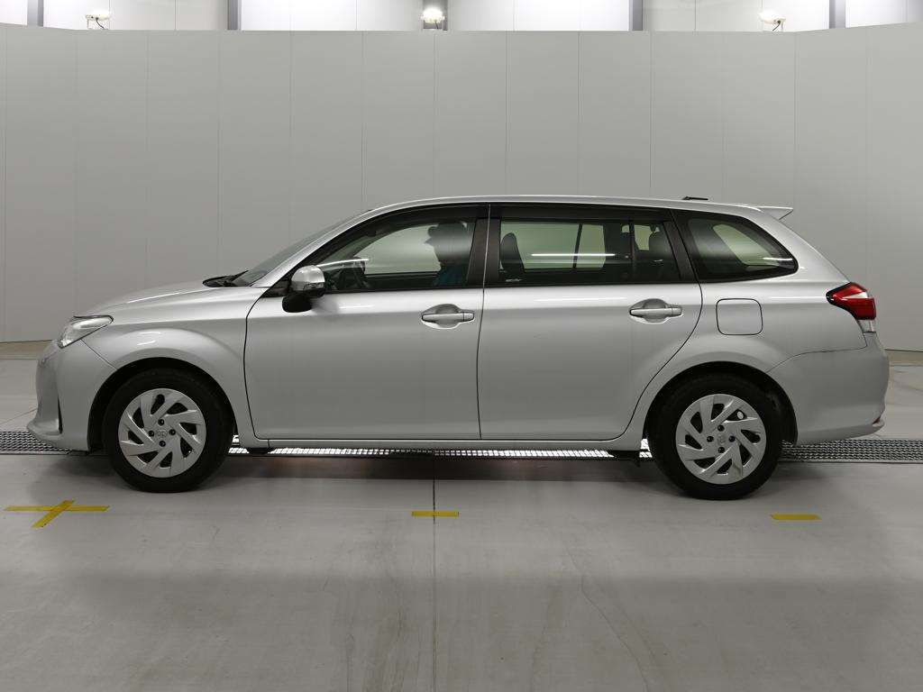 2022 Toyota Corolla Fielder ハイブリッド EX auction photo 4