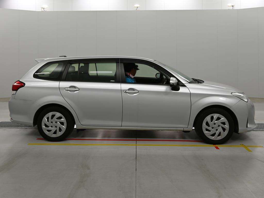 2022 Toyota Corolla Fielder ハイブリッド EX auction photo 3