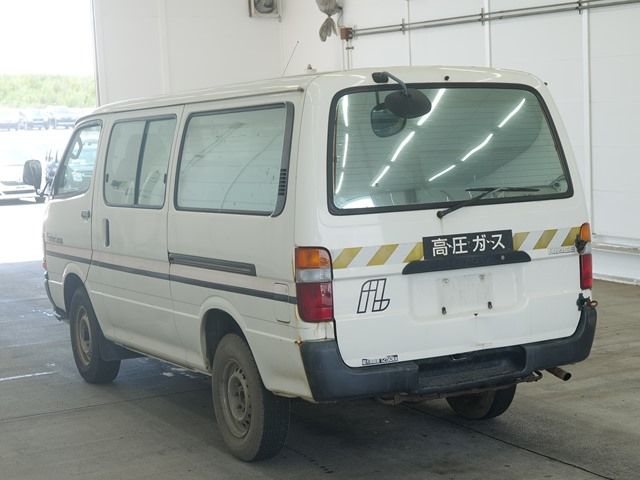 2001 Toyota Hiace Long DX auction photo 2
