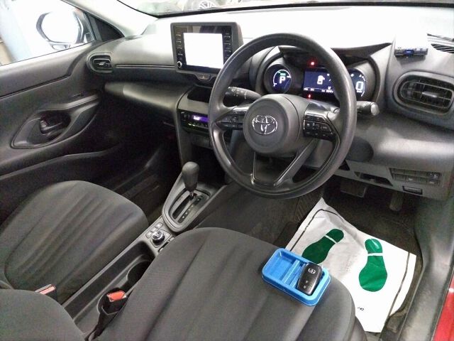 2022 Toyota Yaris Cross ハイブリッドX 4WD auction photo 3