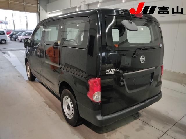 2019 Nissan NV200 Vanette 4WD DX auction photo 2