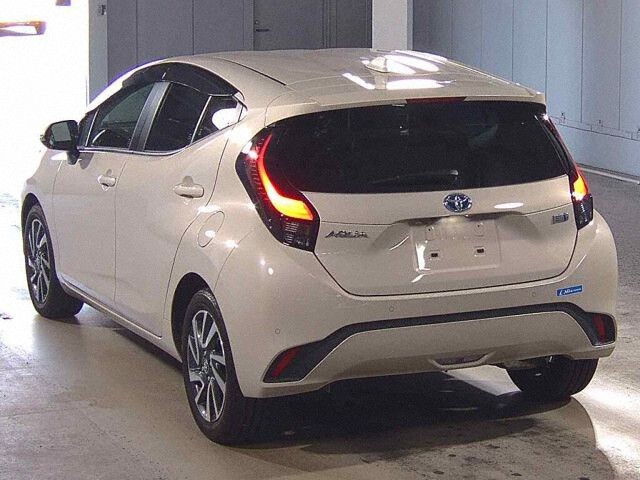 2021 Toyota Aqua Z auction photo 2