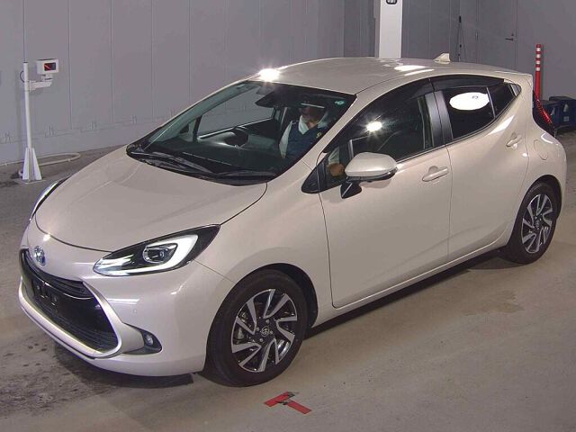 2021 Toyota Aqua Z auction photo 4