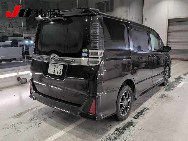 2017 Toyota Voxy 4WD ZS auction photo 2