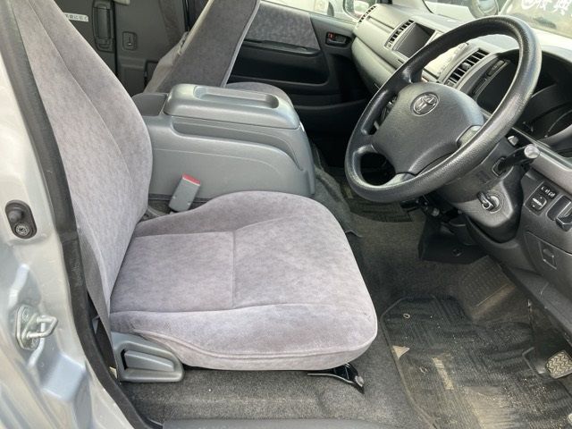 2010 Toyota Hiace ワゴン.4WD グランドキャビン auction photo 8