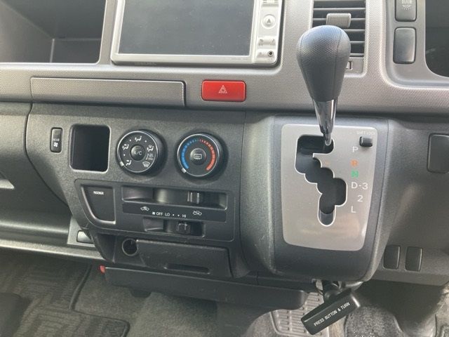 2010 Toyota Hiace ワゴン.4WD グランドキャビン auction photo 5