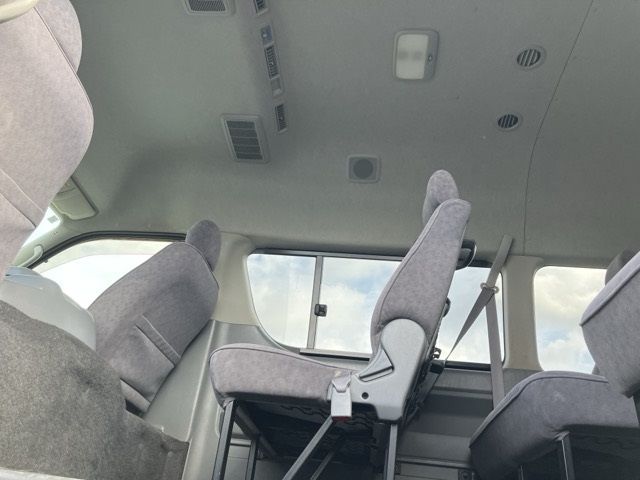 2010 Toyota Hiace ワゴン.4WD グランドキャビン auction photo 10
