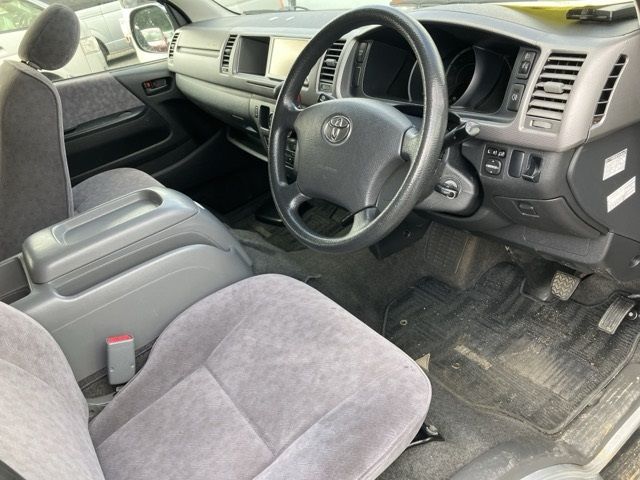 2010 Toyota Hiace ワゴン.4WD グランドキャビン auction photo 4