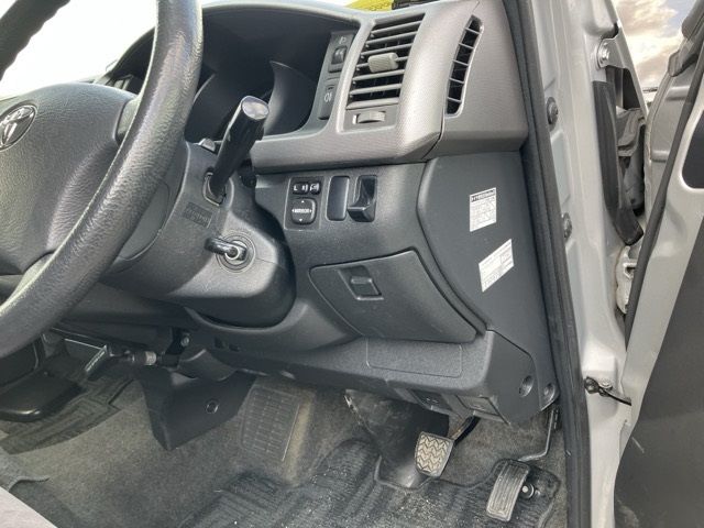2010 Toyota Hiace ワゴン.4WD グランドキャビン auction photo 6