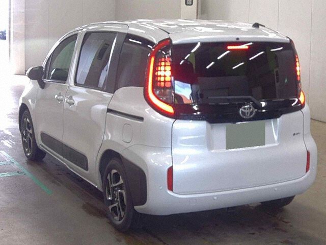 2026 Toyota Sienta ハイブリッドZ auction photo 2